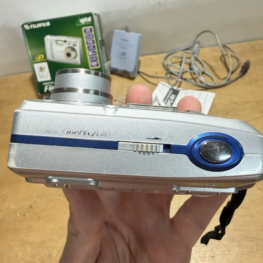 Fujifilm FinePix A303 3.2MP Y2K Digital Camera Silver Compact 3x Zoom Boxed
